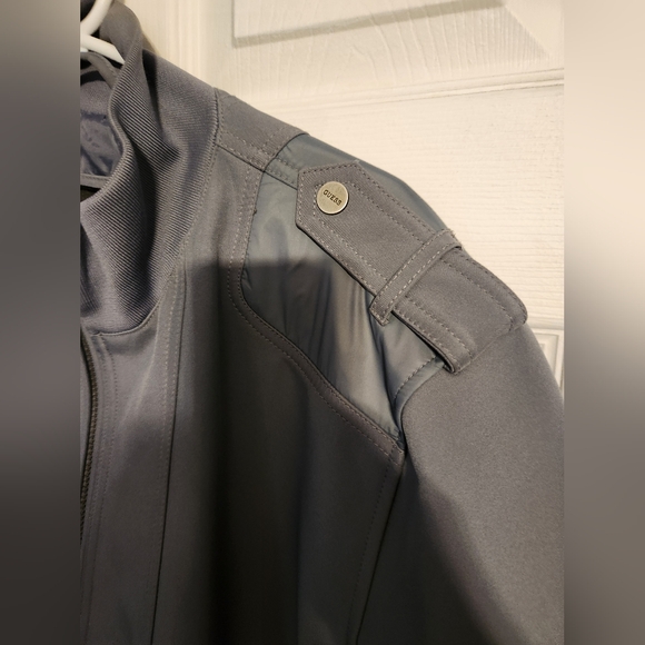 GUESS Men's XXL water-resistant jacket. - Picture 4 of 16